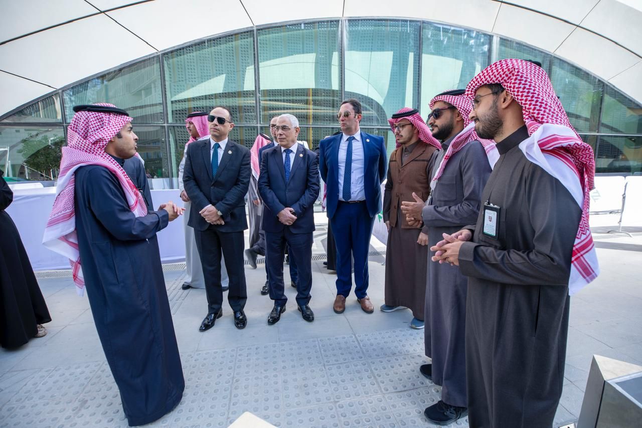 النائب العام يجرى جولة بمدينة الرياض (1) النائب العام يجرى جولة بمدينة الرياض (1)