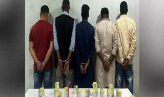 الأمن السعودي يطيح بمقيمين متلبسين بتهم بينها نصب واحتيال
