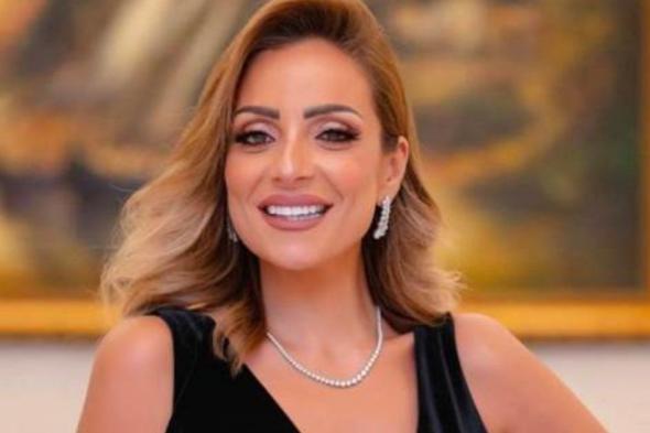 شاهد .. إطلالة جريئة لريم البارودي بالبيجاما السوداء داخل خزانة ملابسها-بالصورة