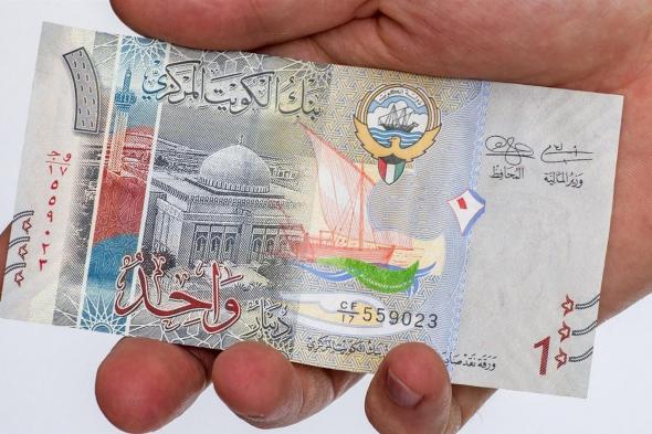 مفاجأة غير متوقعة في سعر الدينار الكويتي مقابل الجنيه المصري في السوق السوداء.. «وصل لكام؟»