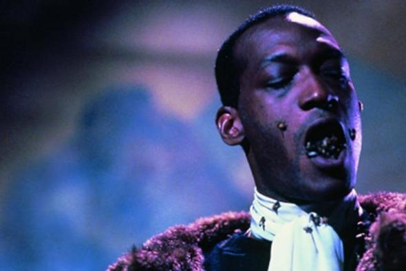 شاهد .. توني تود صوّر مشهد النحل في "Candyman" بدون مؤثرات .. وُضع النحل الحي بالفعل في فمه