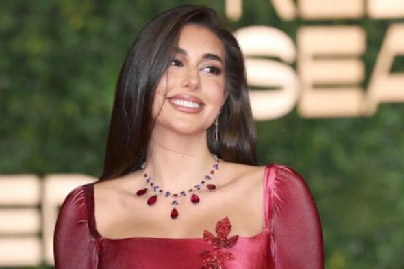 شاهد .. شاهدوا.. ياسمين صبري ترتدي أغلى قطعة موجودة ضمن اطلالات المجوهرات في كان